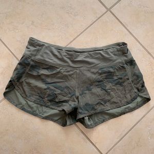 Lululemon women’s 4 way stretch shorts